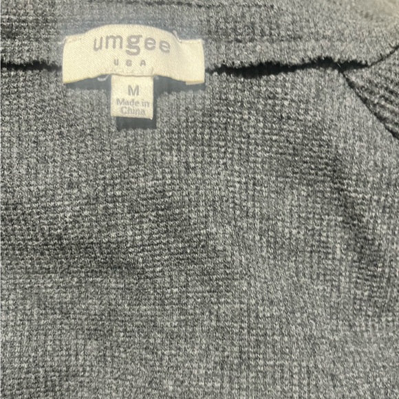 UMGEE Womans Medium Gray Thermal Waffle Shirt with V Neck! - Picture 7 of 7